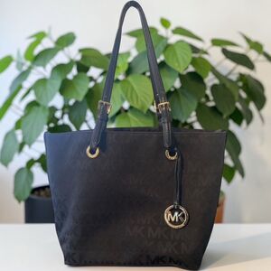 Michael Kors Jet Set Grab Bag Tote